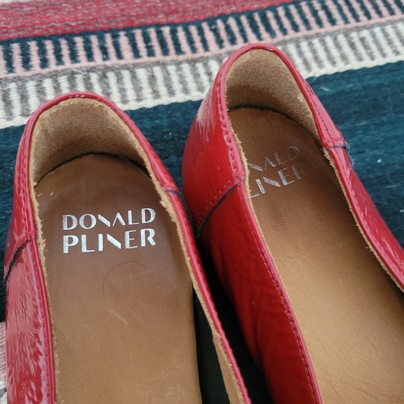 Donald Pliner Red Patent Leather Chain Loafer Sz 8 Slip On Preppy Old Money - Picture 6 of 8